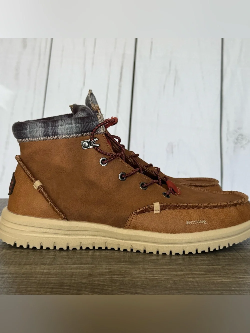 Hey Dude Bradley Classic Men’s 10 Cognac Brown Leather Water Resistant Boot NIB